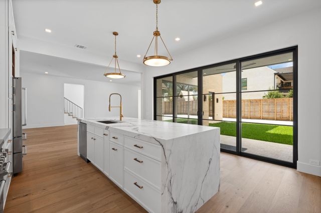 309 Avenue Of Oaks Street, Houston, TX 77009