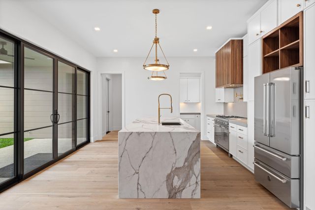 309 Avenue Of Oaks Street, Houston, TX 77009