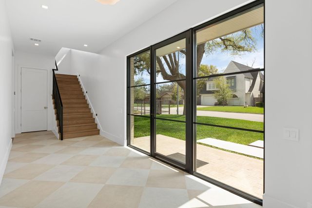 309 Avenue Of Oaks Street, Houston, TX 77009