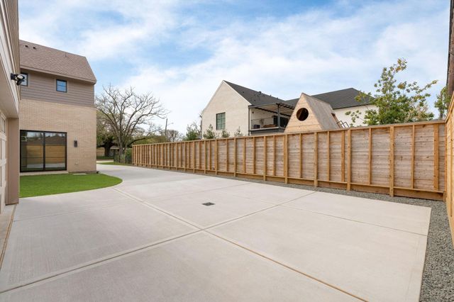 309 Avenue Of Oaks Street, Houston, TX 77009