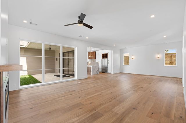 309 Avenue Of Oaks Street, Houston, TX 77009