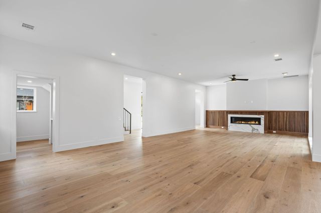 309 Avenue Of Oaks Street, Houston, TX 77009