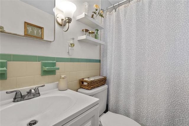 386 Mendon Avenue, Pawtucket, RI 02861