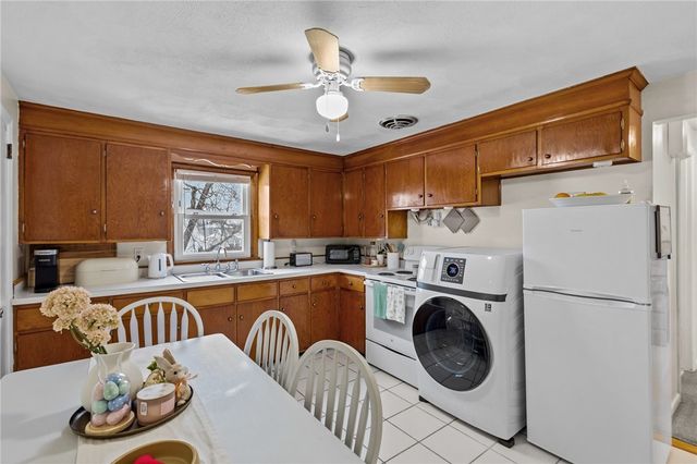 386 Mendon Avenue, Pawtucket, RI 02861