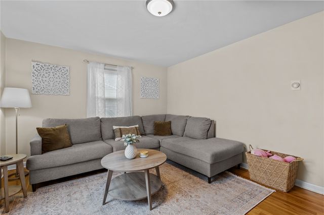 386 Mendon Avenue, Pawtucket, RI 02861