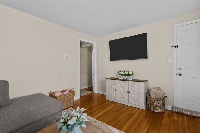 386 Mendon Avenue, Pawtucket, RI 02861