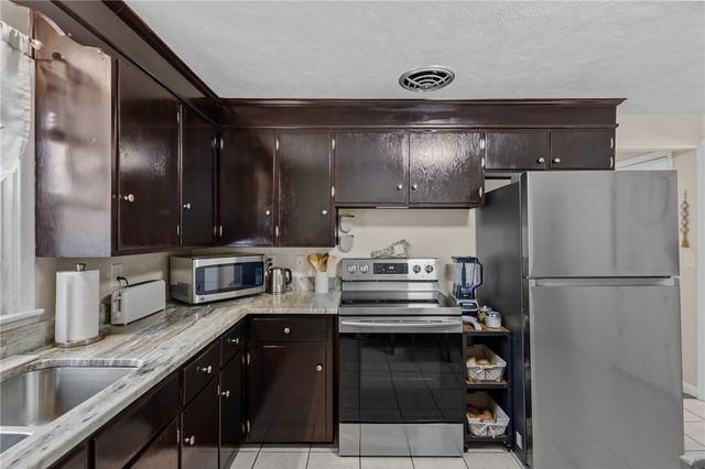 386 Mendon Avenue, Pawtucket, RI 02861