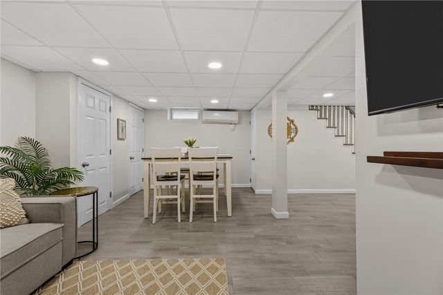 386 Mendon Avenue, Pawtucket, RI 02861