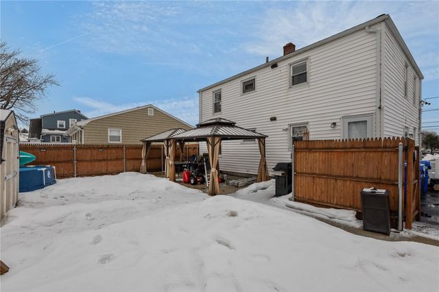 386 Mendon Avenue, Pawtucket, RI 02861