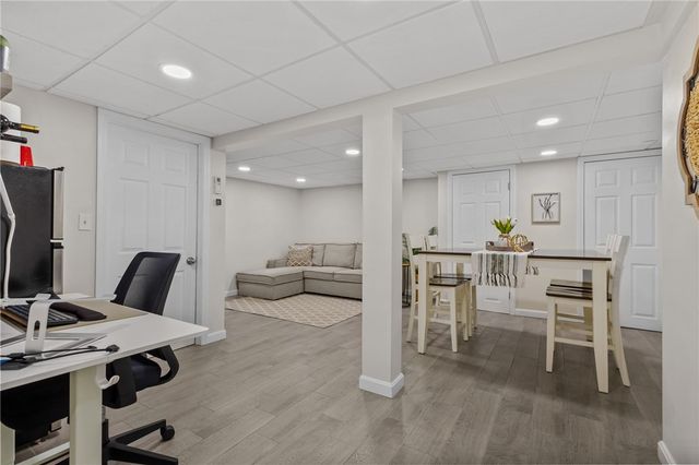 386 Mendon Avenue, Pawtucket, RI 02861