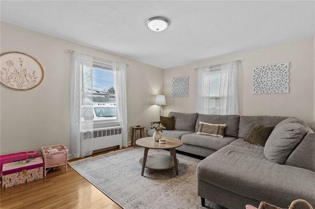 386 Mendon Avenue, Pawtucket, RI 02861