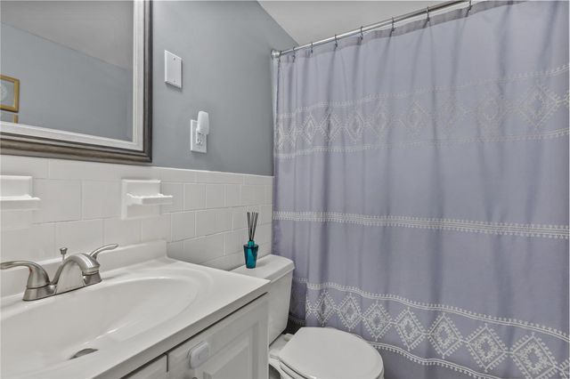 386 Mendon Avenue, Pawtucket, RI 02861