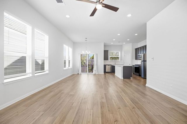 8648 Wellspring LOOP, Round Rock, TX 78665