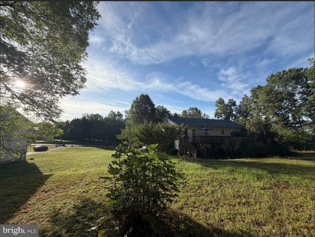 15 PARAGON DR, Bunker Hill, WV 25413
