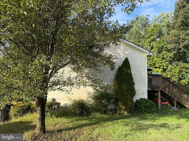 15 PARAGON DR, Bunker Hill, WV 25413