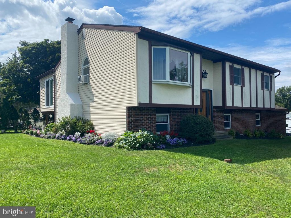 3102 DUCKWORTH DR, Pottstown, PA 19464