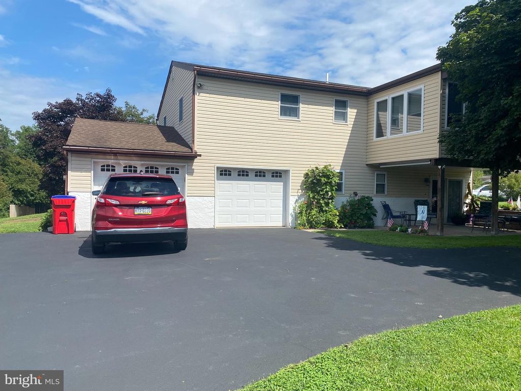 3102 DUCKWORTH DR, POTTSTOWN, PA 19464 — photo 3