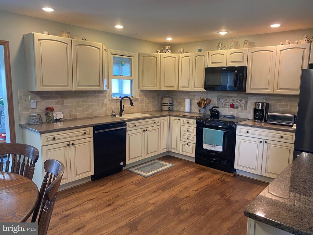 3102 DUCKWORTH DR, POTTSTOWN, PA 19464 — photo 4