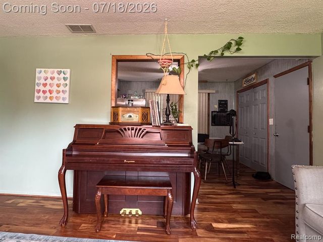 46030 Huling Street, Utica, MI 48317
