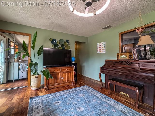 46030 Huling Street, Utica, MI 48317
