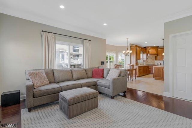 6 Sally Ct, Bridgewater Twp., NJ 08807