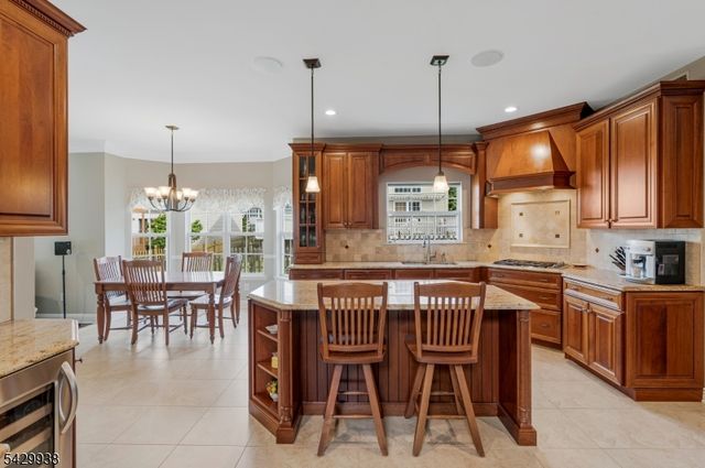 6 Sally Ct, Bridgewater Twp., NJ 08807