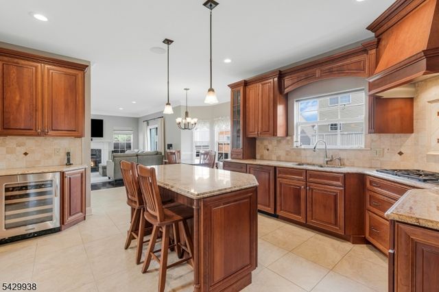 6 Sally Ct, Bridgewater Twp., NJ 08807