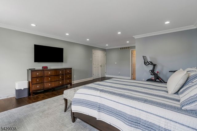 6 Sally Ct, Bridgewater Twp., NJ 08807