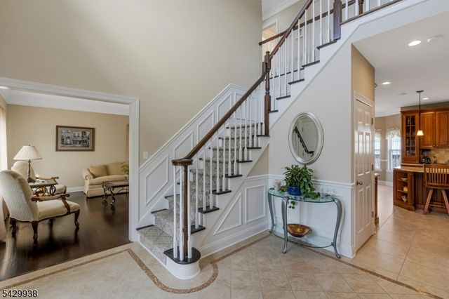 6 Sally Ct, Bridgewater Twp., NJ 08807
