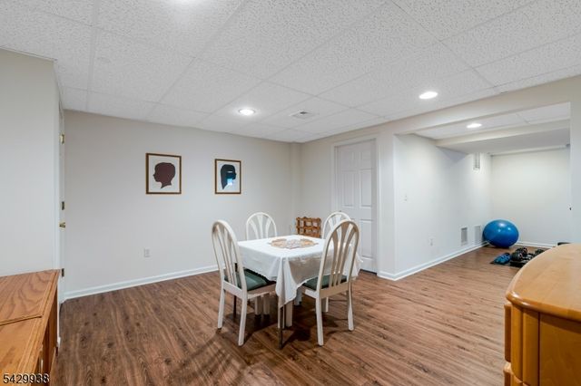 6 Sally Ct, Bridgewater Twp., NJ 08807