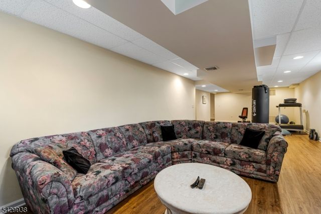 6 Sally Ct, Bridgewater Twp., NJ 08807