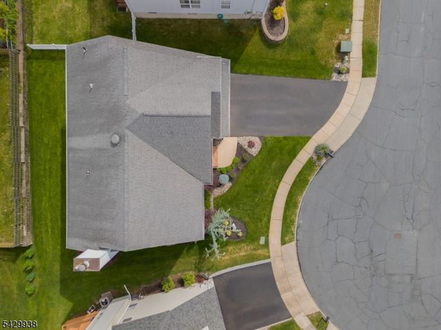 6 Sally Ct, Bridgewater Twp., NJ 08807