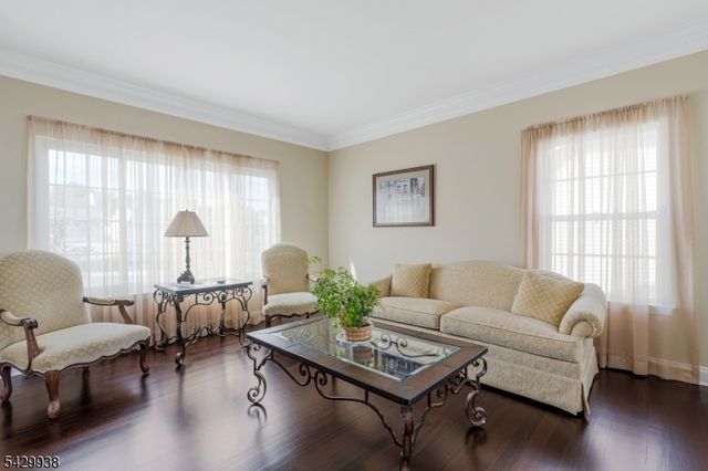 6 Sally Ct, Bridgewater Twp., NJ 08807
