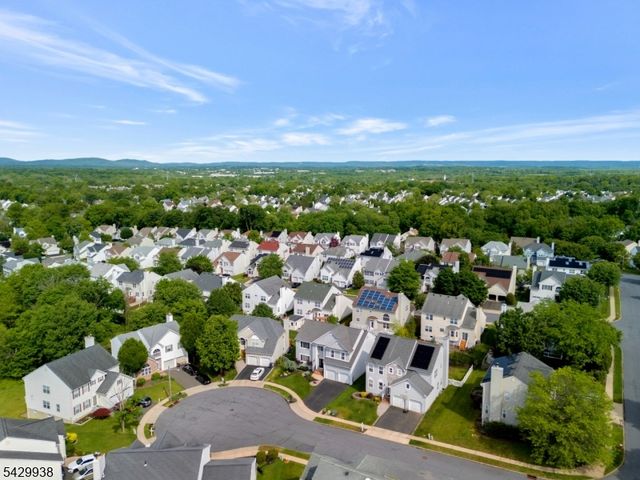 6 Sally Ct, Bridgewater Twp., NJ 08807