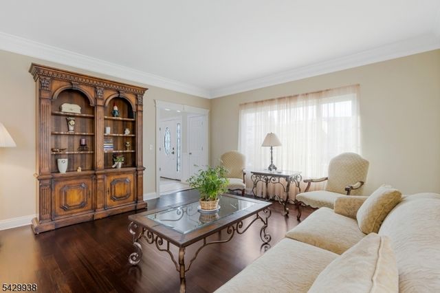 6 Sally Ct, Bridgewater Twp., NJ 08807