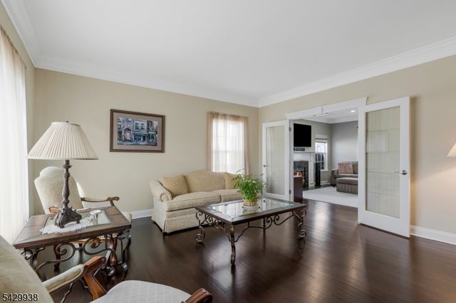6 Sally Ct, Bridgewater Twp., NJ 08807