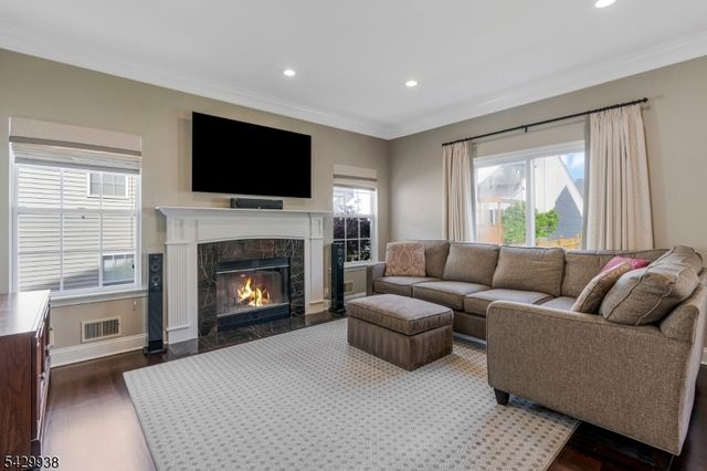 6 Sally Ct, Bridgewater Twp., NJ 08807