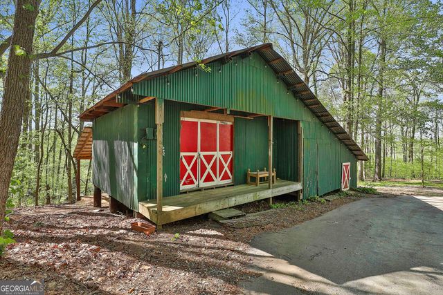 161 Hutchinson Lake Road, Senoia, GA 30276