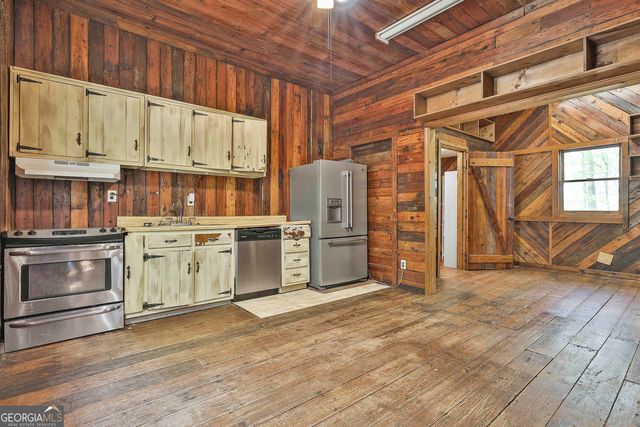 161 Hutchinson Lake Road, Senoia, GA 30276
