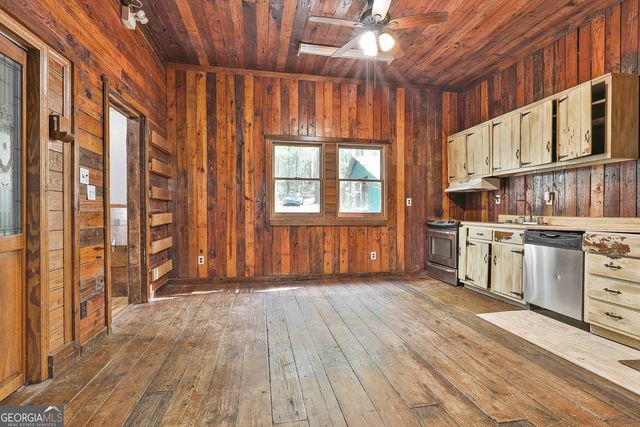 161 Hutchinson Lake Road, Senoia, GA 30276