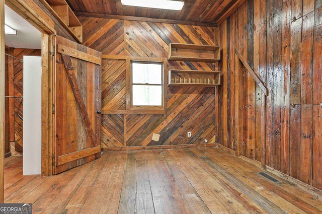 161 Hutchinson Lake Road, Senoia, GA 30276