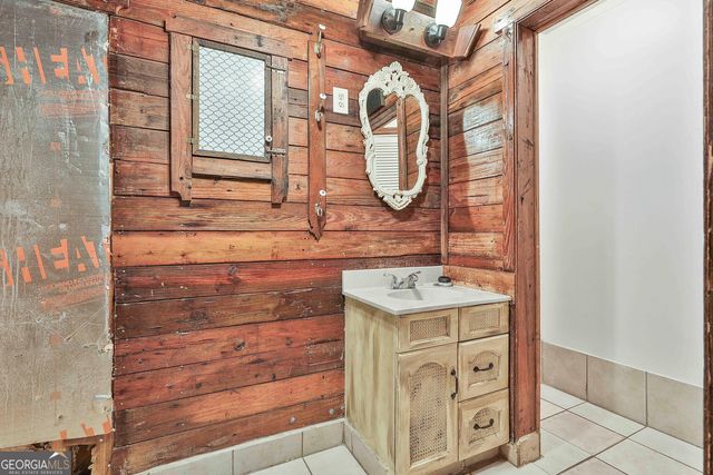 161 Hutchinson Lake Road, Senoia, GA 30276
