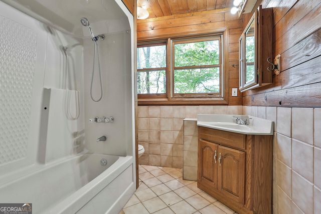 161 Hutchinson Lake Road, Senoia, GA 30276