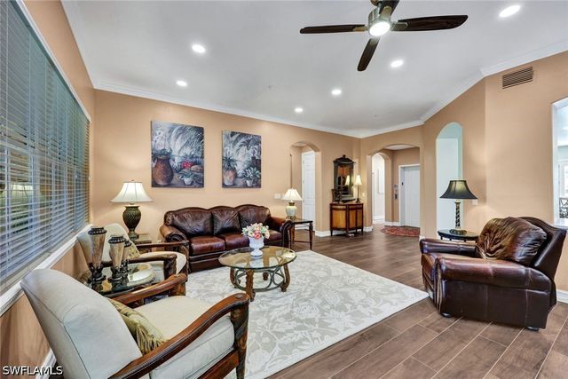 2609 Estrella CT 1902, Naples, FL 34109