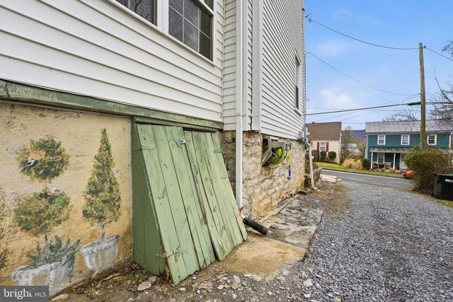 219 N CHURCH ST, Woodstock, VA 22664