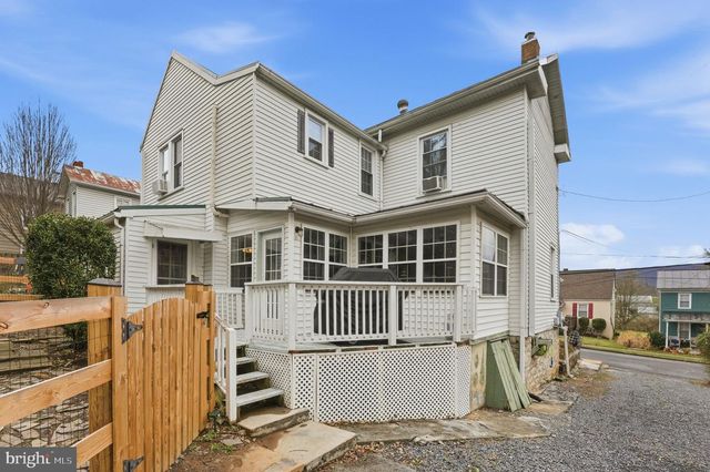 219 N CHURCH ST, Woodstock, VA 22664