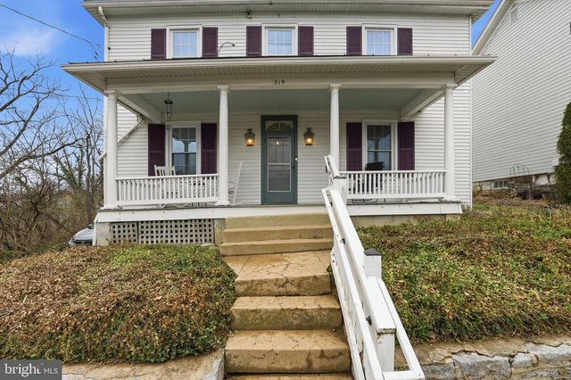 219 N CHURCH ST, Woodstock, VA 22664