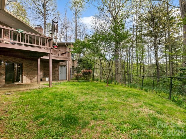 37 Hamilton Drive, Hendersonville, NC 28739