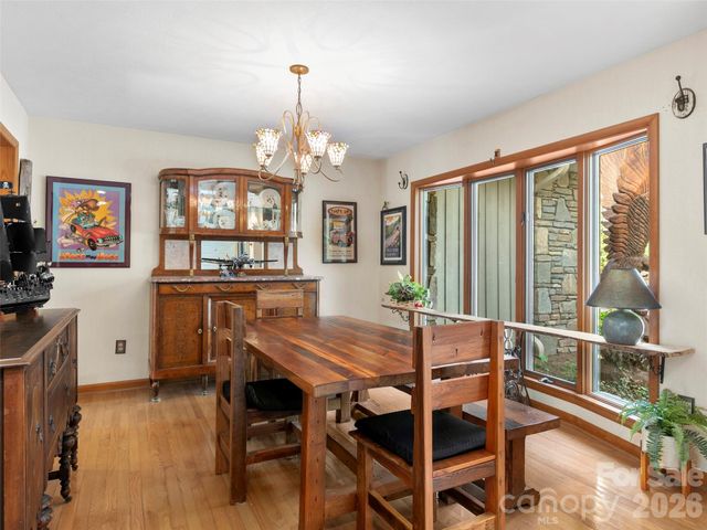 37 Hamilton Drive, Hendersonville, NC 28739