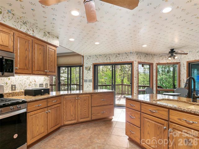 37 Hamilton Drive, Hendersonville, NC 28739